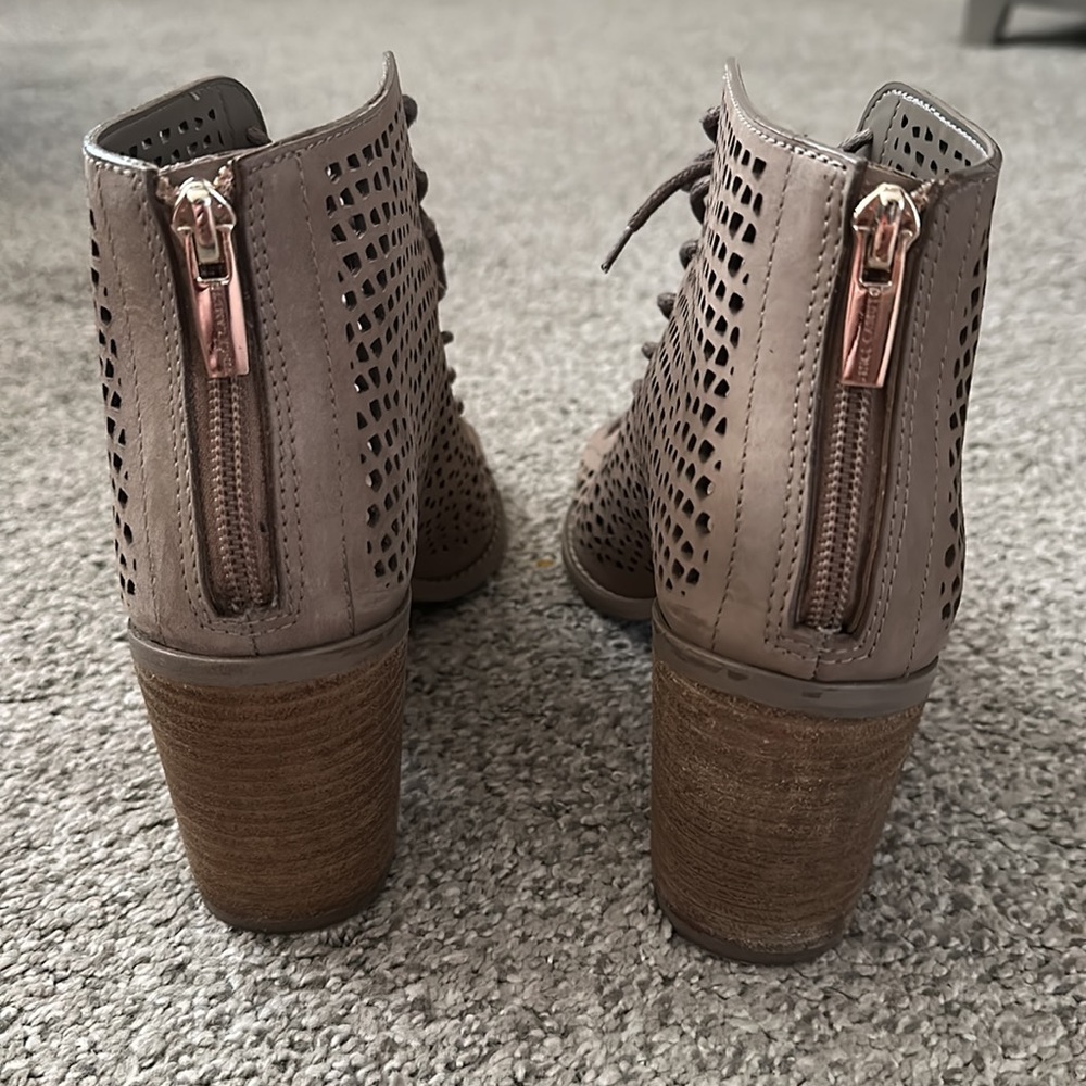 Vince Camuto Tulina sandals. - Picture 5 of 8